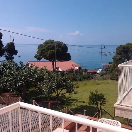 Baia Di Ogliastro Ferienhaus